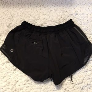Lululemon Hottie Hot II 2.5” Shorts